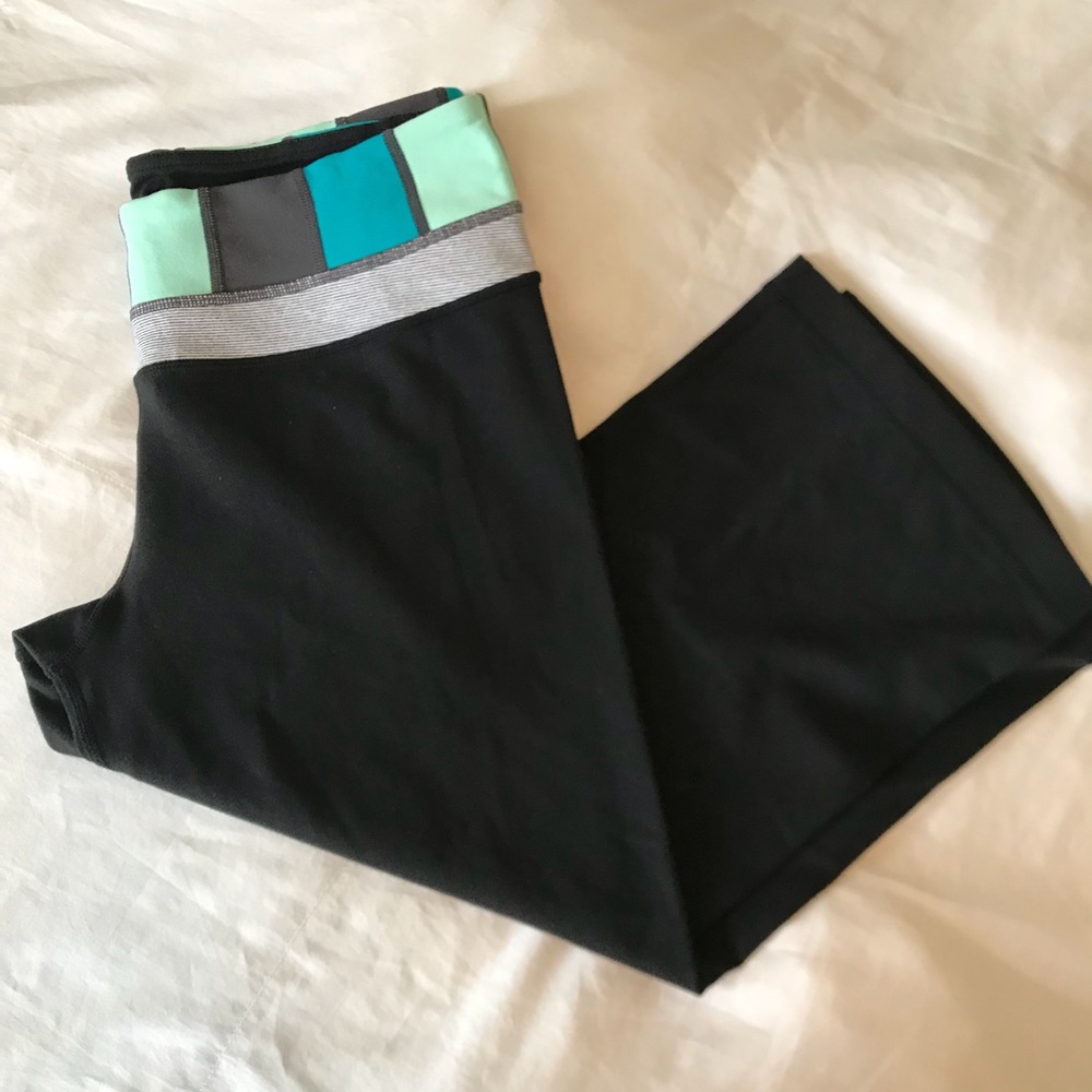 NWOT Lululemon cropped yoga pants